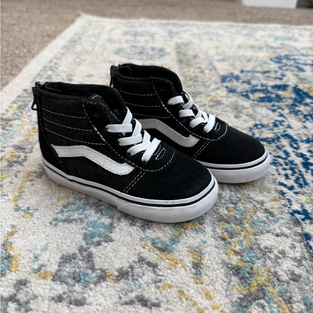 EUC Black and White High-Top Vans Sneakers Sz 7c